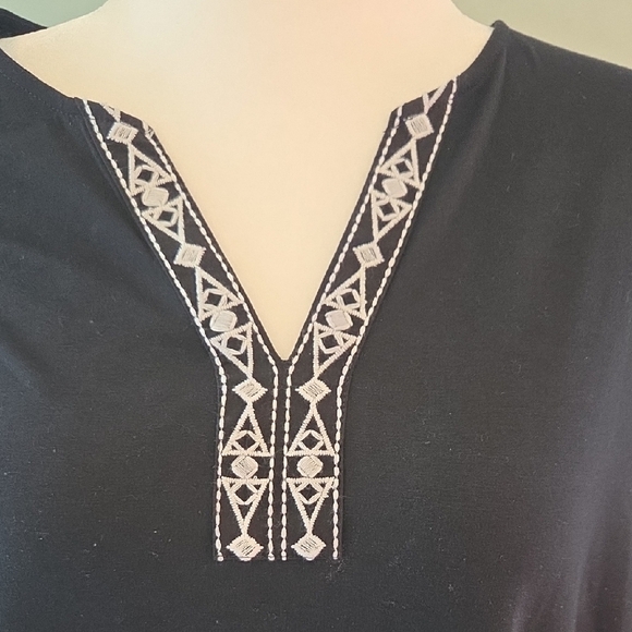 Ruby Rd Woman Black With White Embroidery 3/4 Bell Sleeve Top Size 2X - Picture 7 of 10